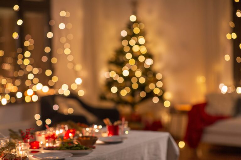 Winter,Holidays,And,Celebration,Concept,-,Blurred,Lights,And,Table